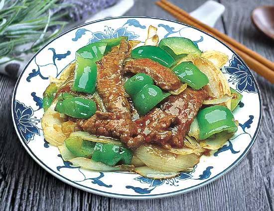 Stir-fried beef with green peppers and onions in savory sauce at Lucky Garden, a Chinese Restaurant in Methuen